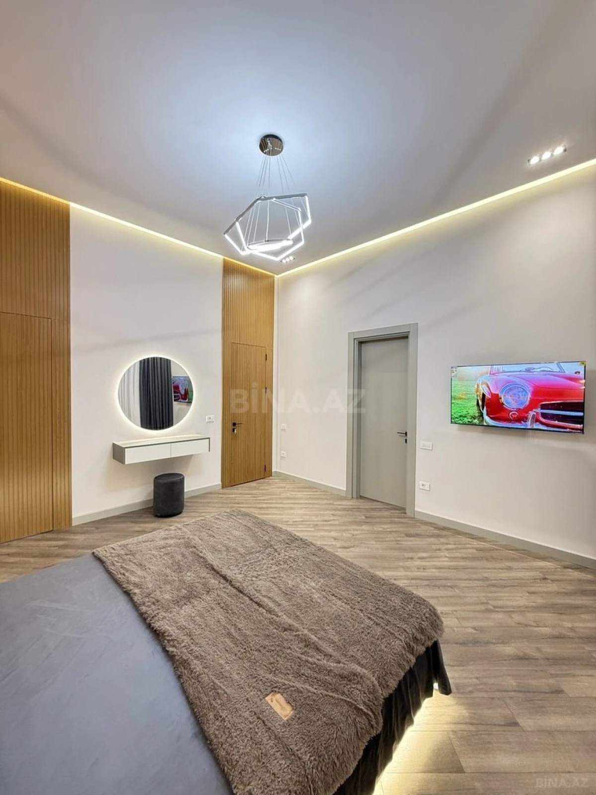 Satılır 5 otaqlı həyət evi 260 m²