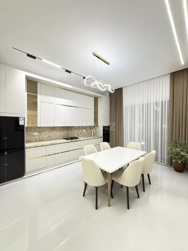 Satılır 5 otaqlı həyət evi 260 m²