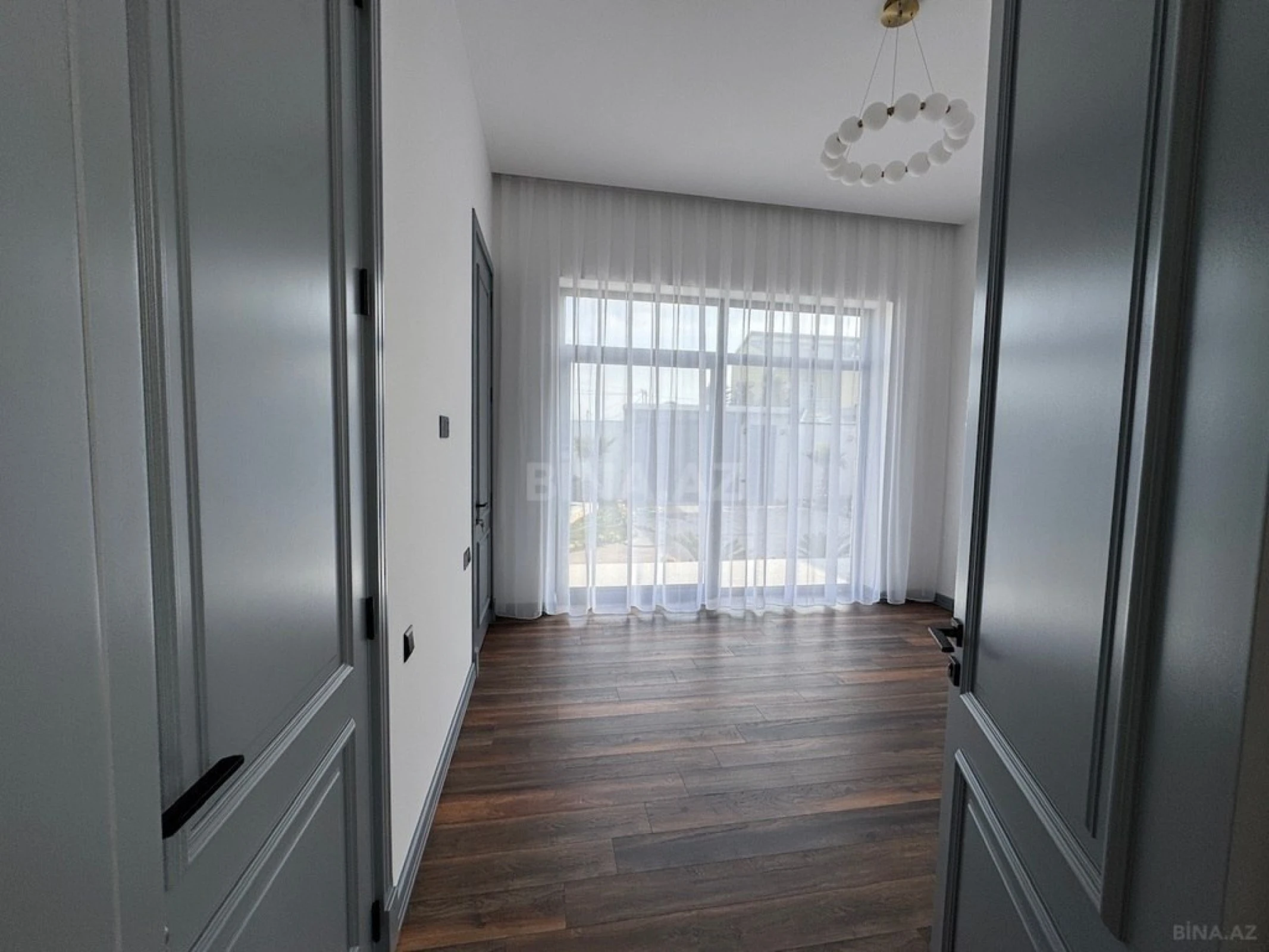 Satılır 5 otaqlı həyət evi 200 m²