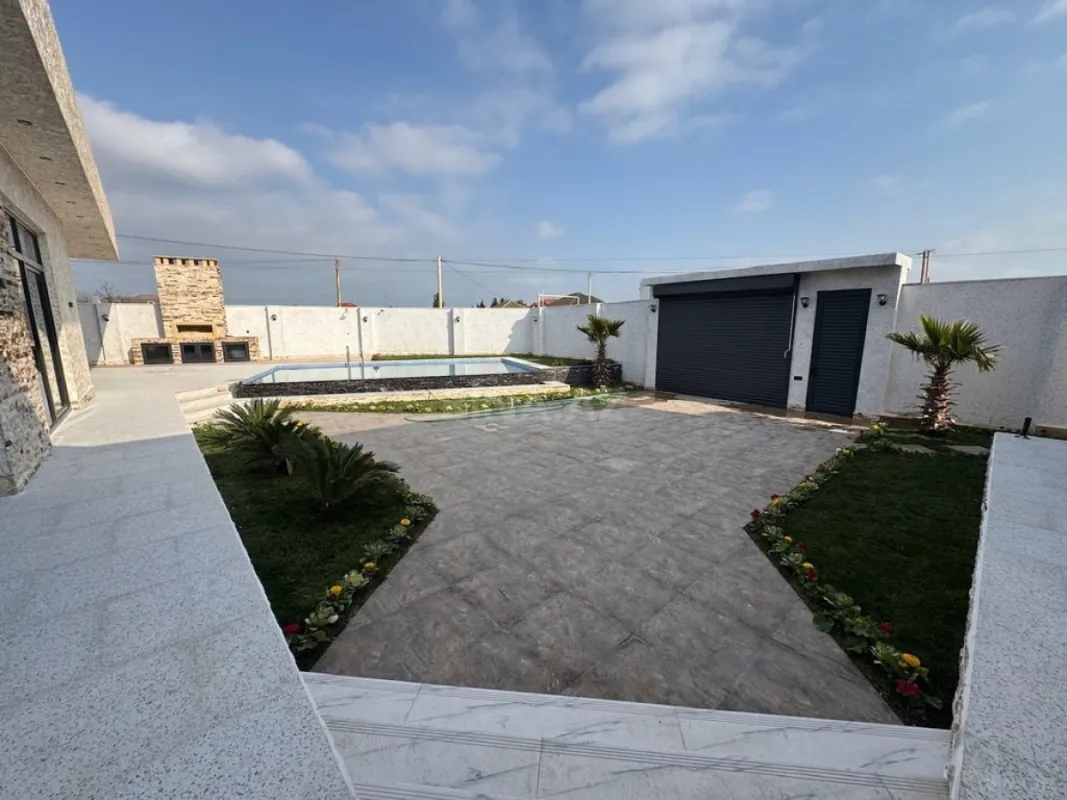 Satılır 5 otaqlı həyət evi 200 m²
