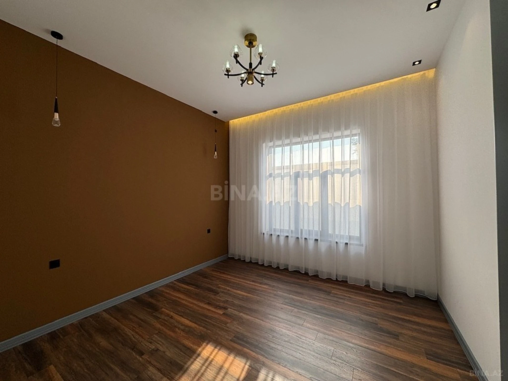 Satılır 5 otaqlı həyət evi 200 m²