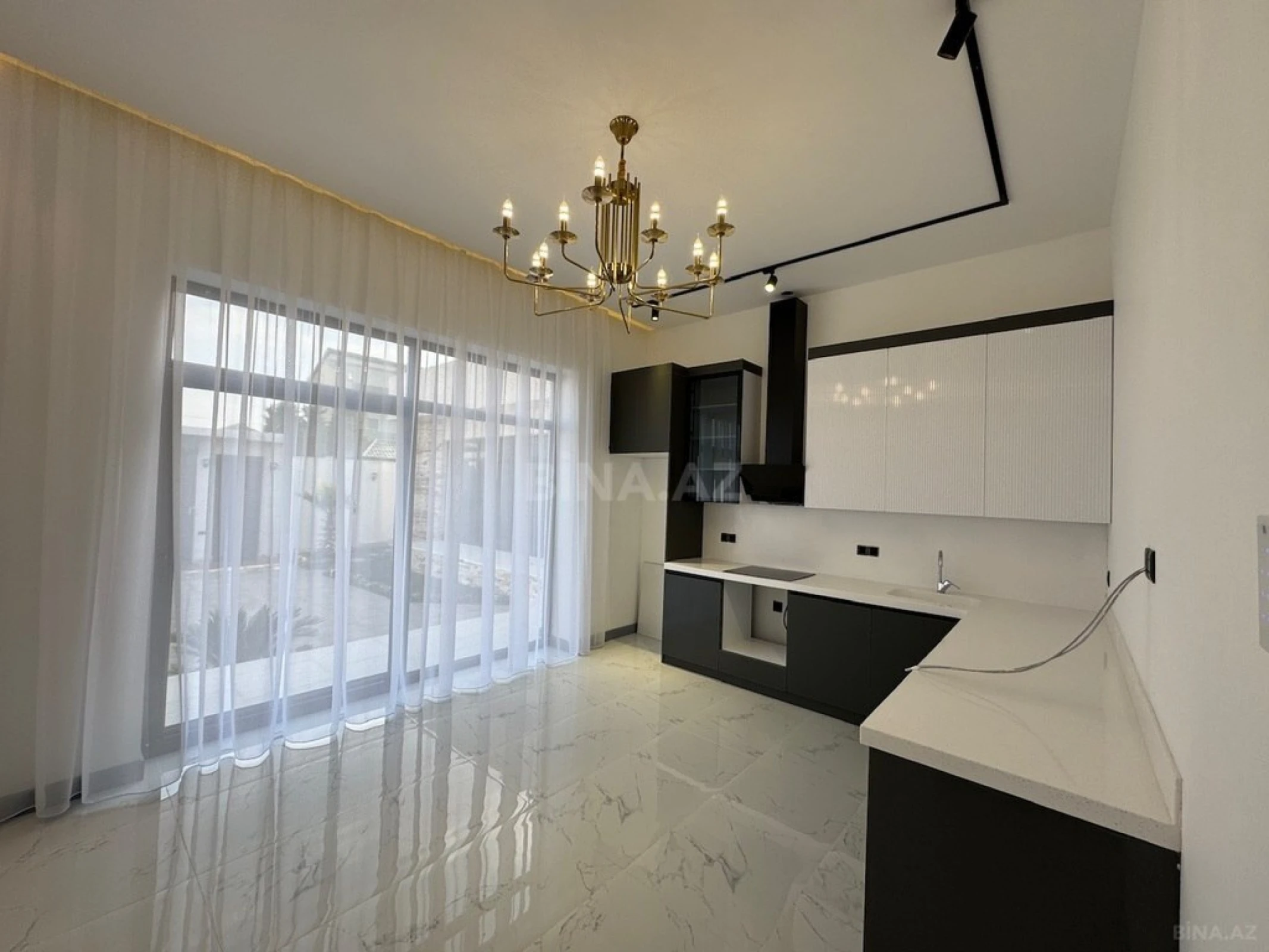 Satılır 5 otaqlı həyət evi 200 m²