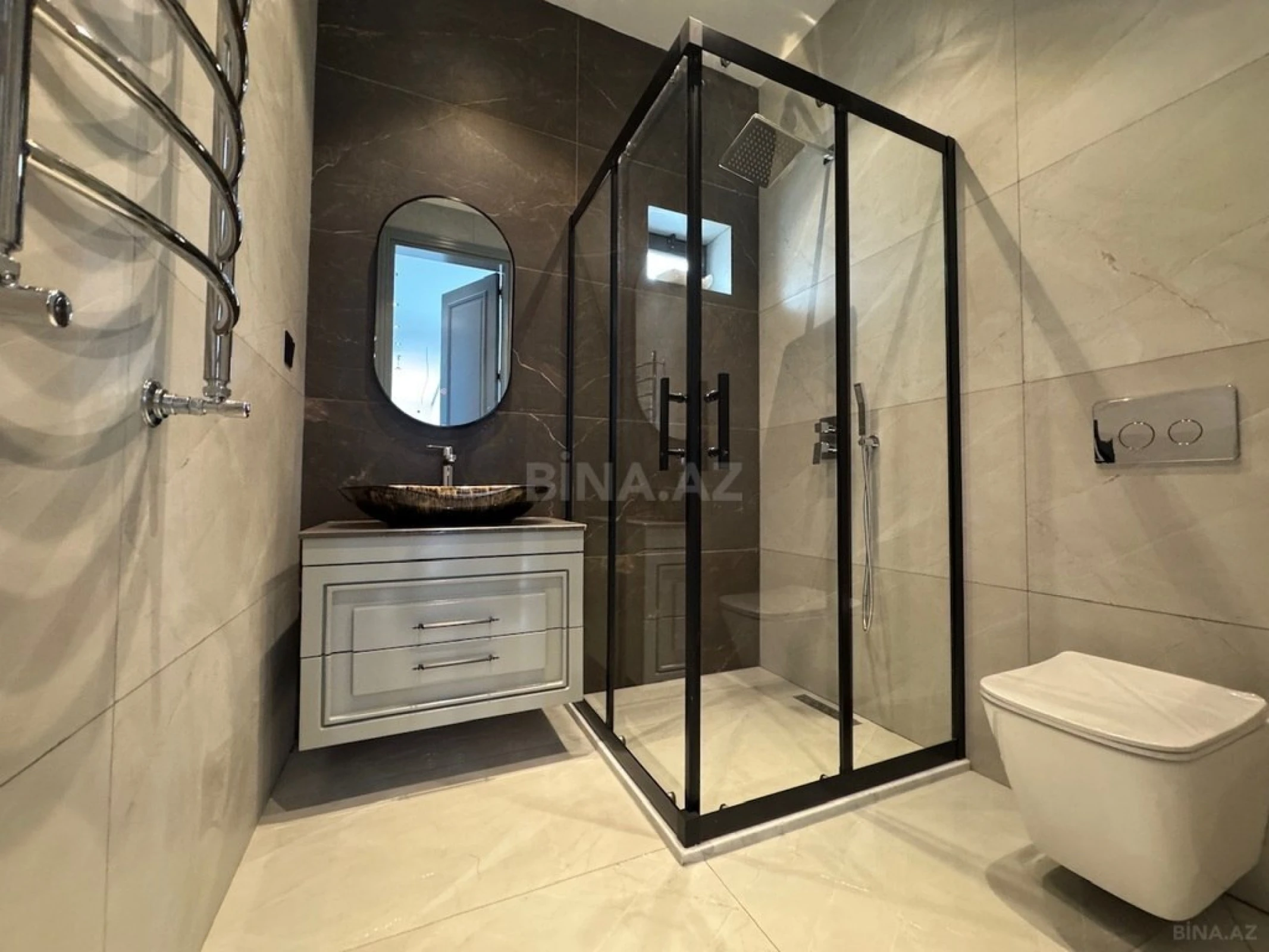 Satılır 5 otaqlı həyət evi 200 m²