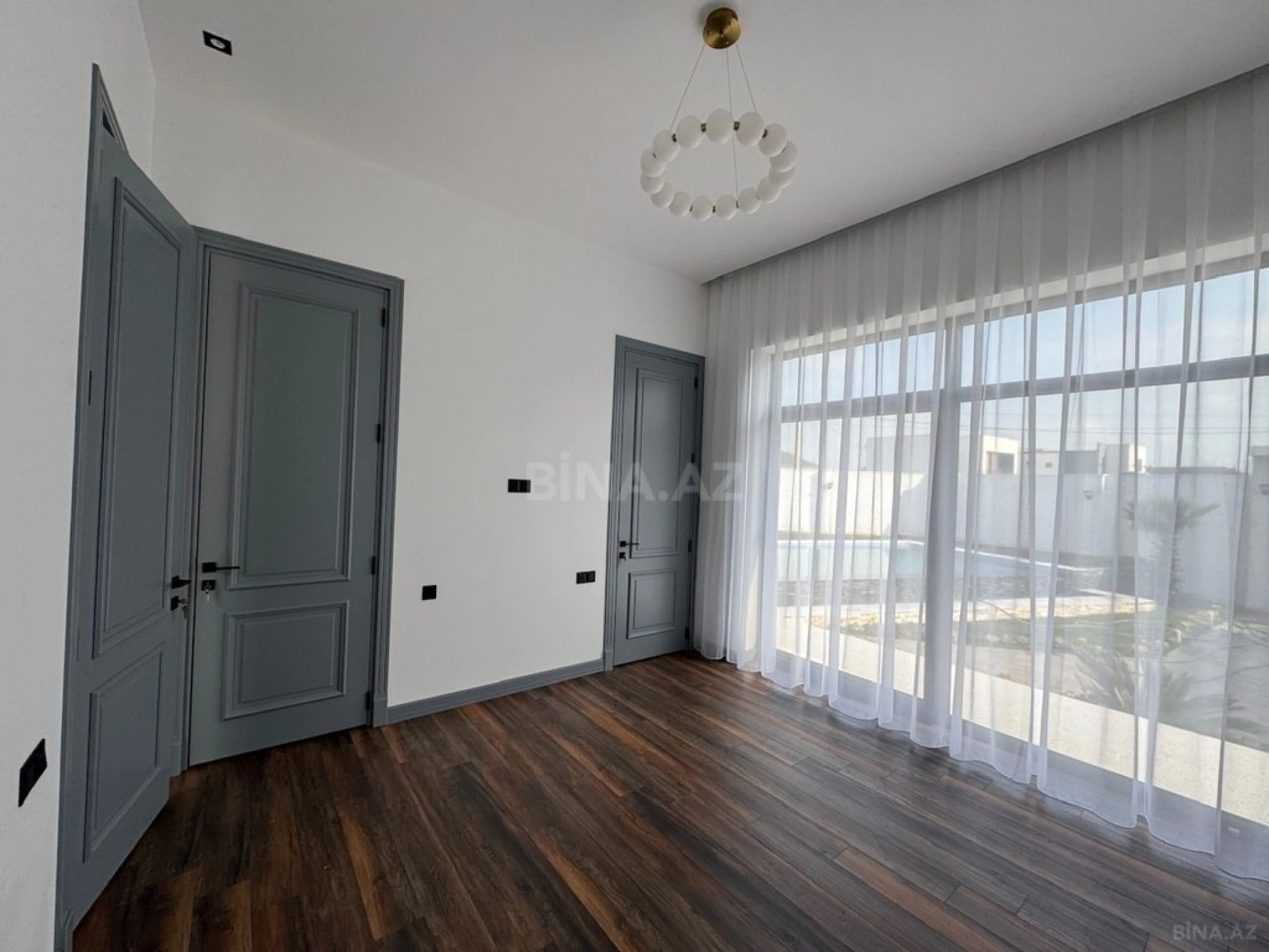 Satılır 5 otaqlı həyət evi 200 m²