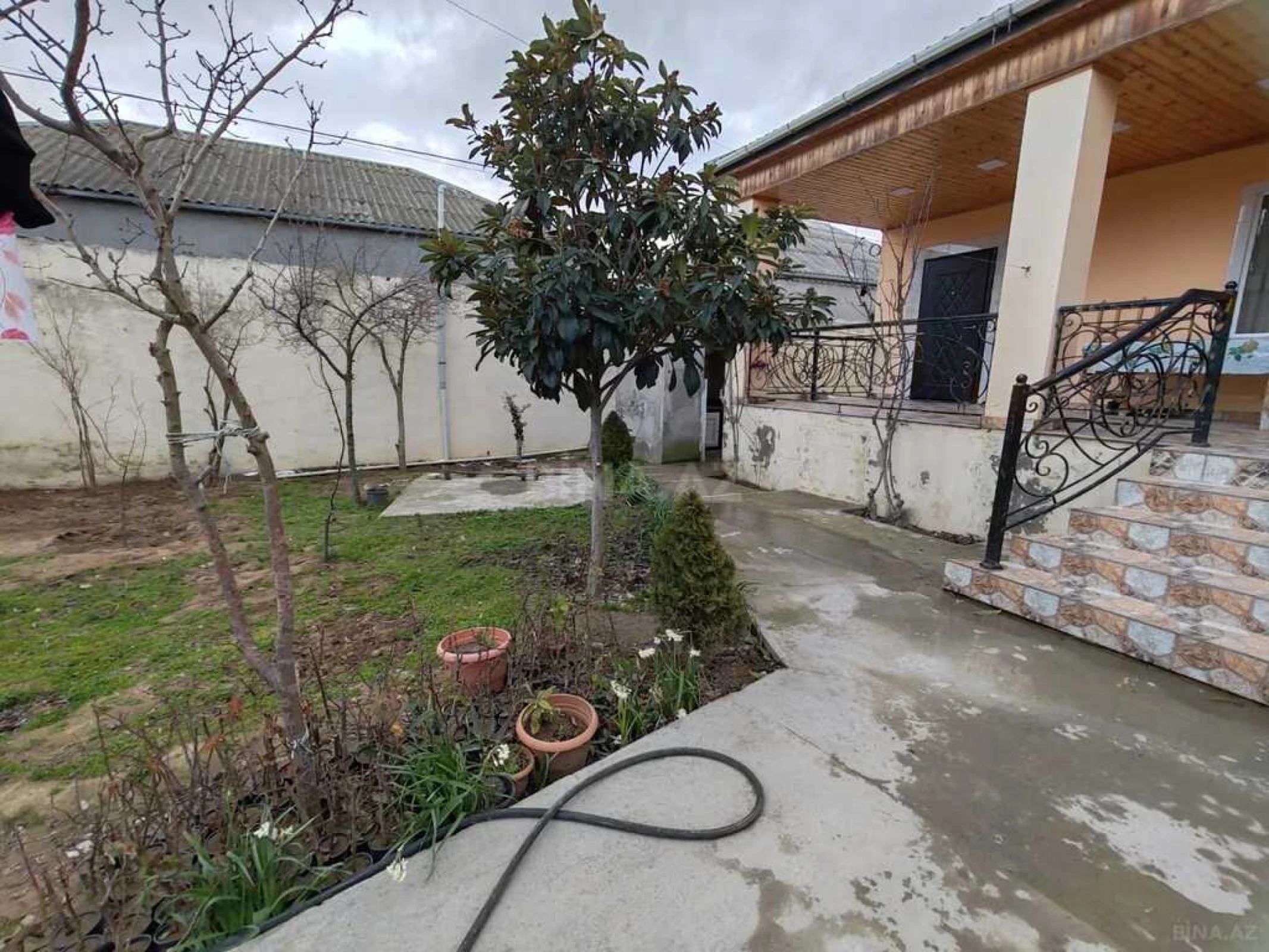 Satılır 4 otaqlı həyət evi 140 m²