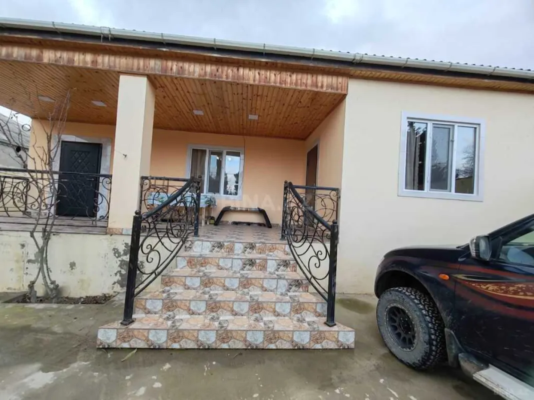 Satılır 4 otaqlı həyət evi 140 m²