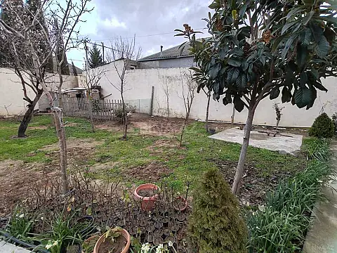 Satılır 4 otaqlı həyət evi 140 m²