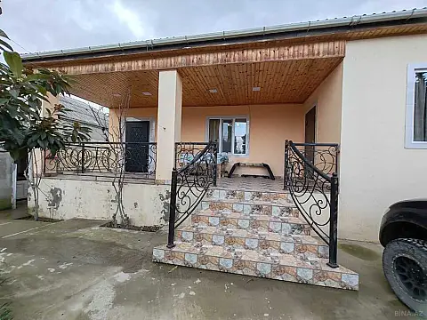 Satılır 4 otaqlı həyət evi 140 m²