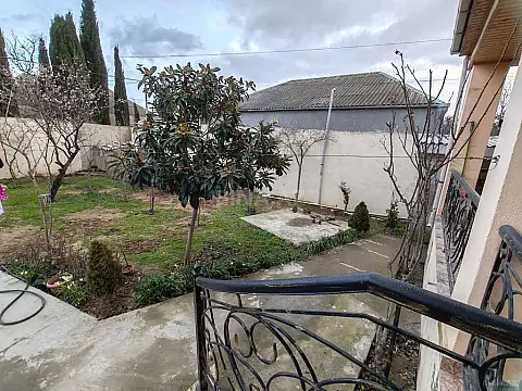 Satılır 4 otaqlı həyət evi 140 m²