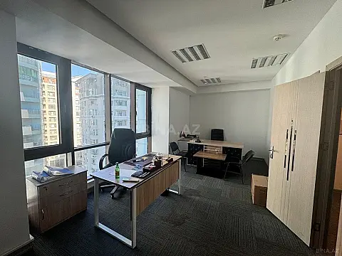 Kirayə verilir 3 otaqlı ofis 95 m²
