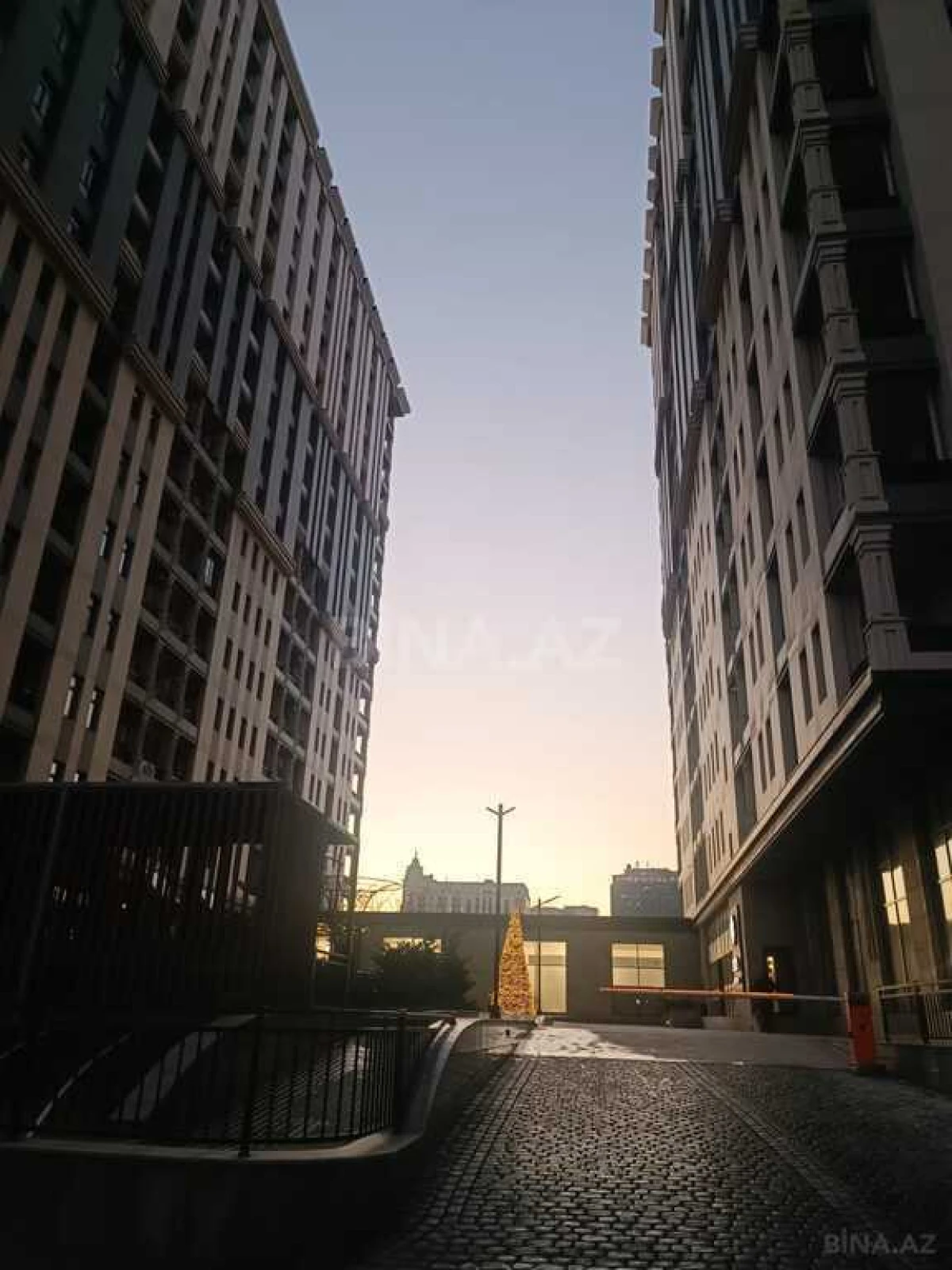 Satılır 3 otaqlı mənzil 114 m²