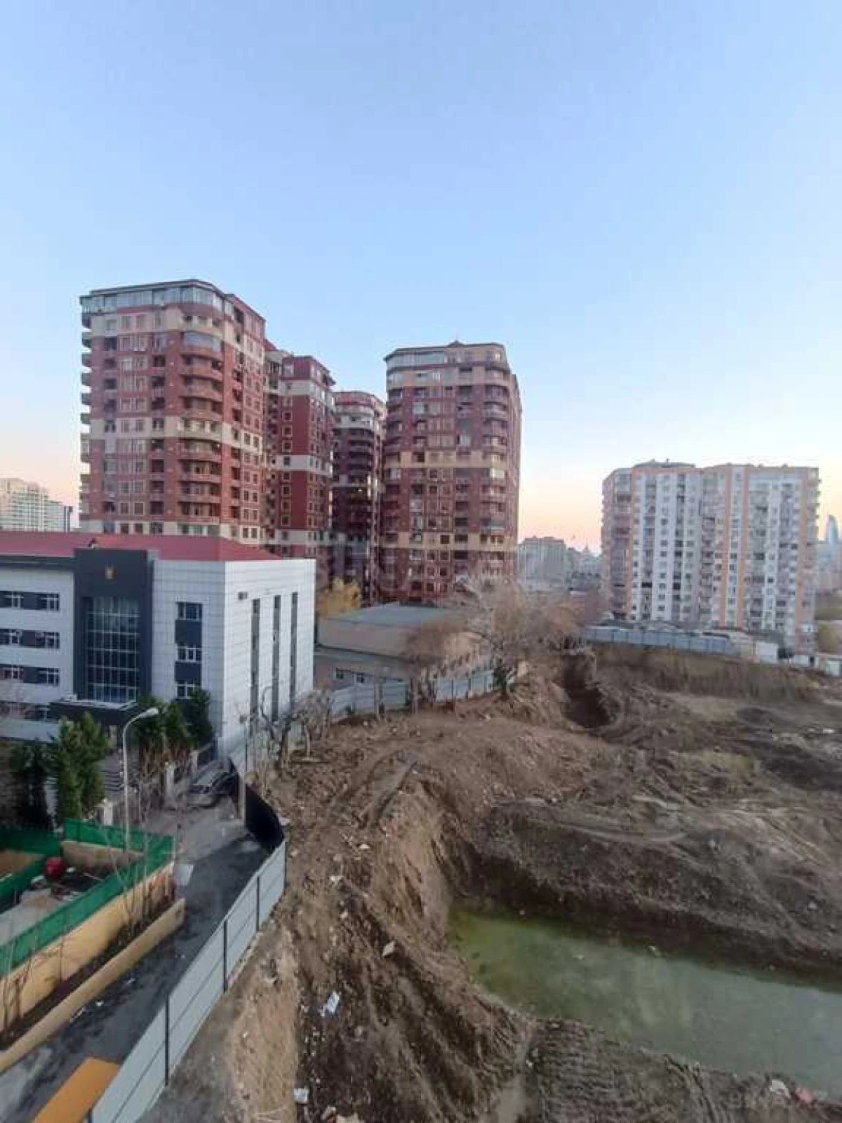 Satılır 3 otaqlı mənzil 114 m²