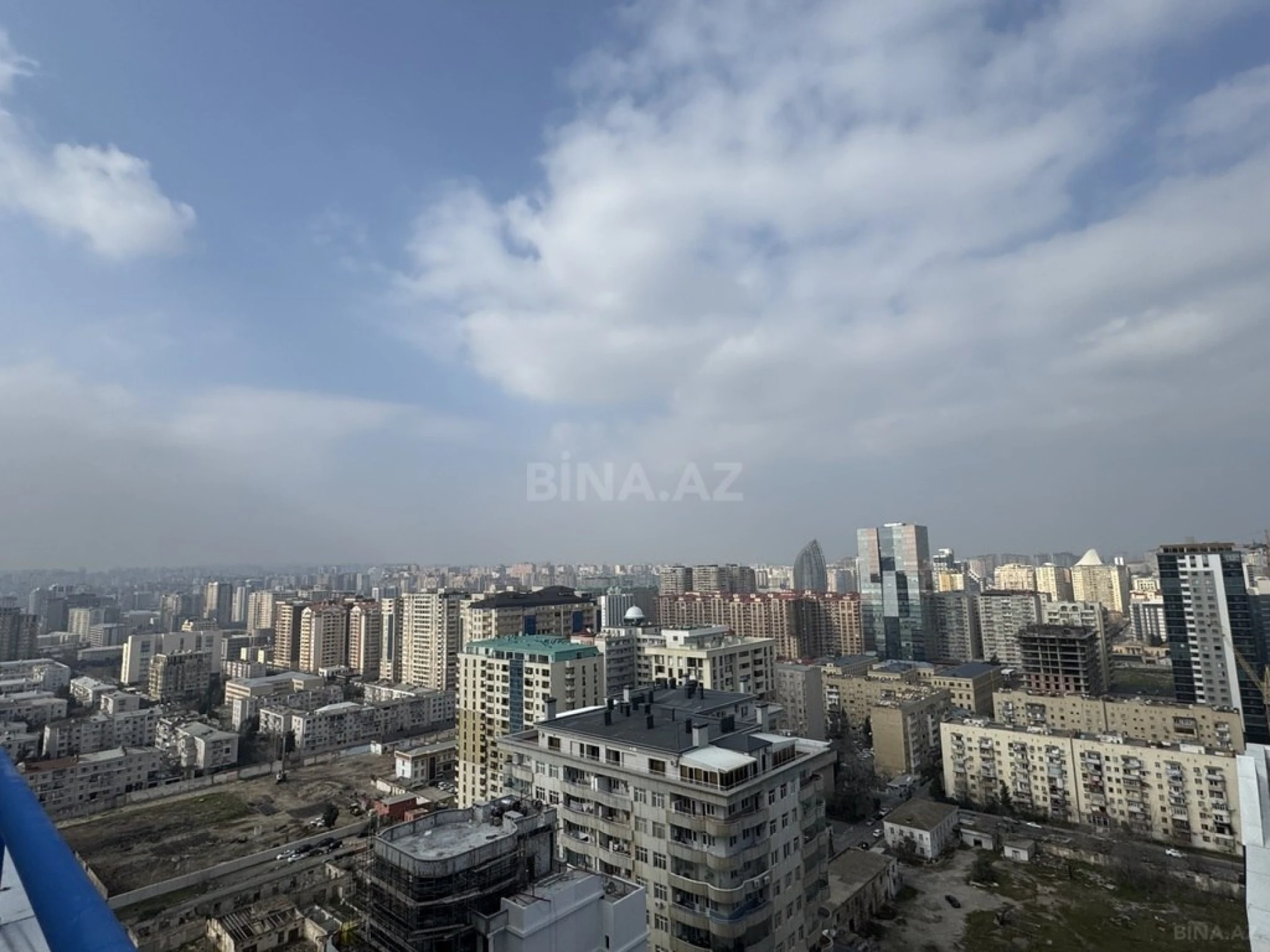 Kirayə verilir 5 otaqlı mənzil 400 m²