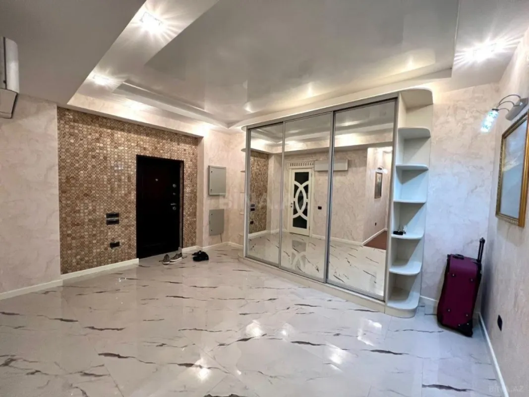Kirayə verilir 5 otaqlı mənzil 400 m²