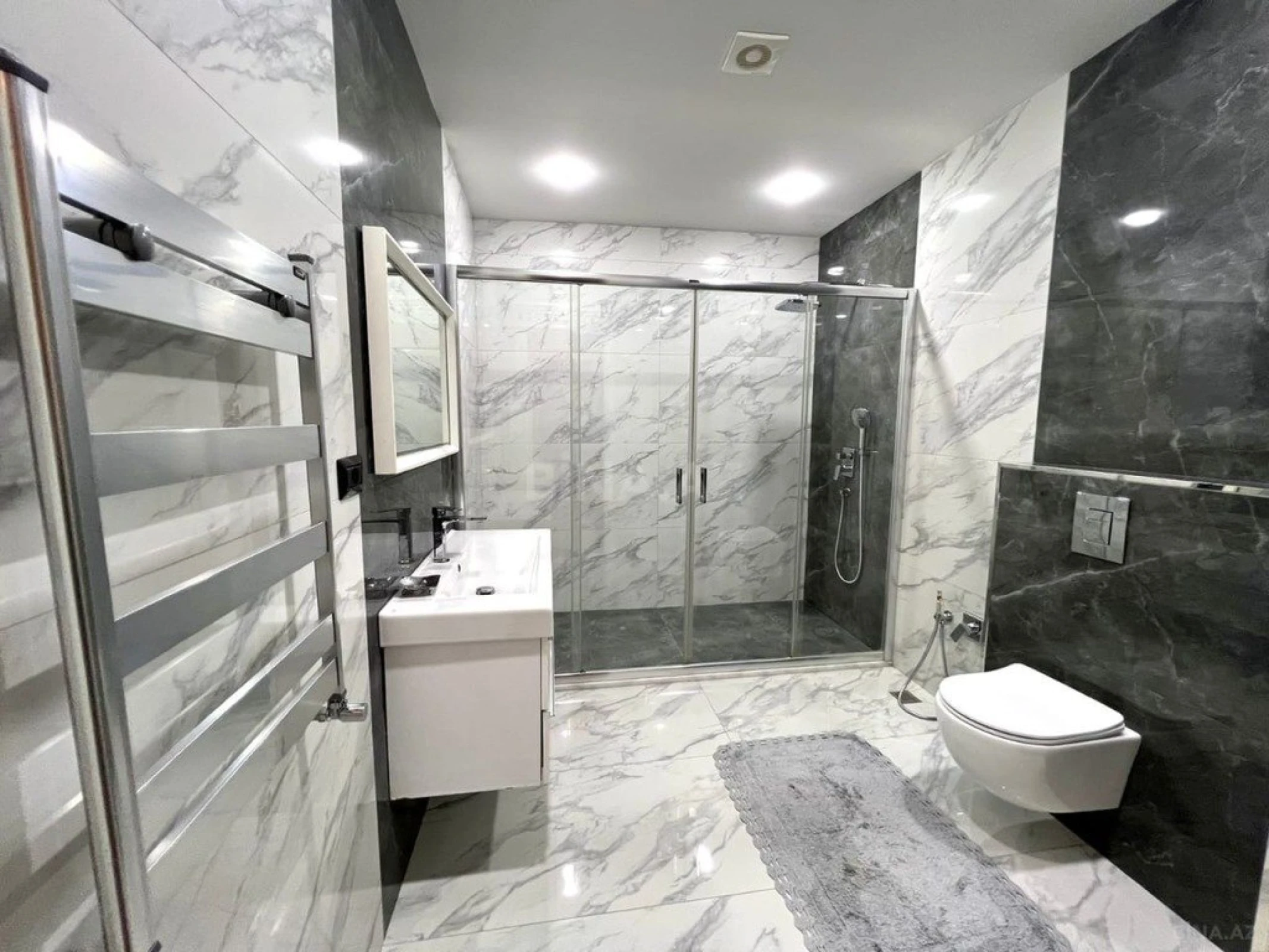 Kirayə verilir 5 otaqlı mənzil 400 m²