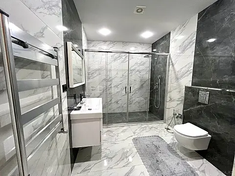 Kirayə verilir 5 otaqlı mənzil 400 m²
