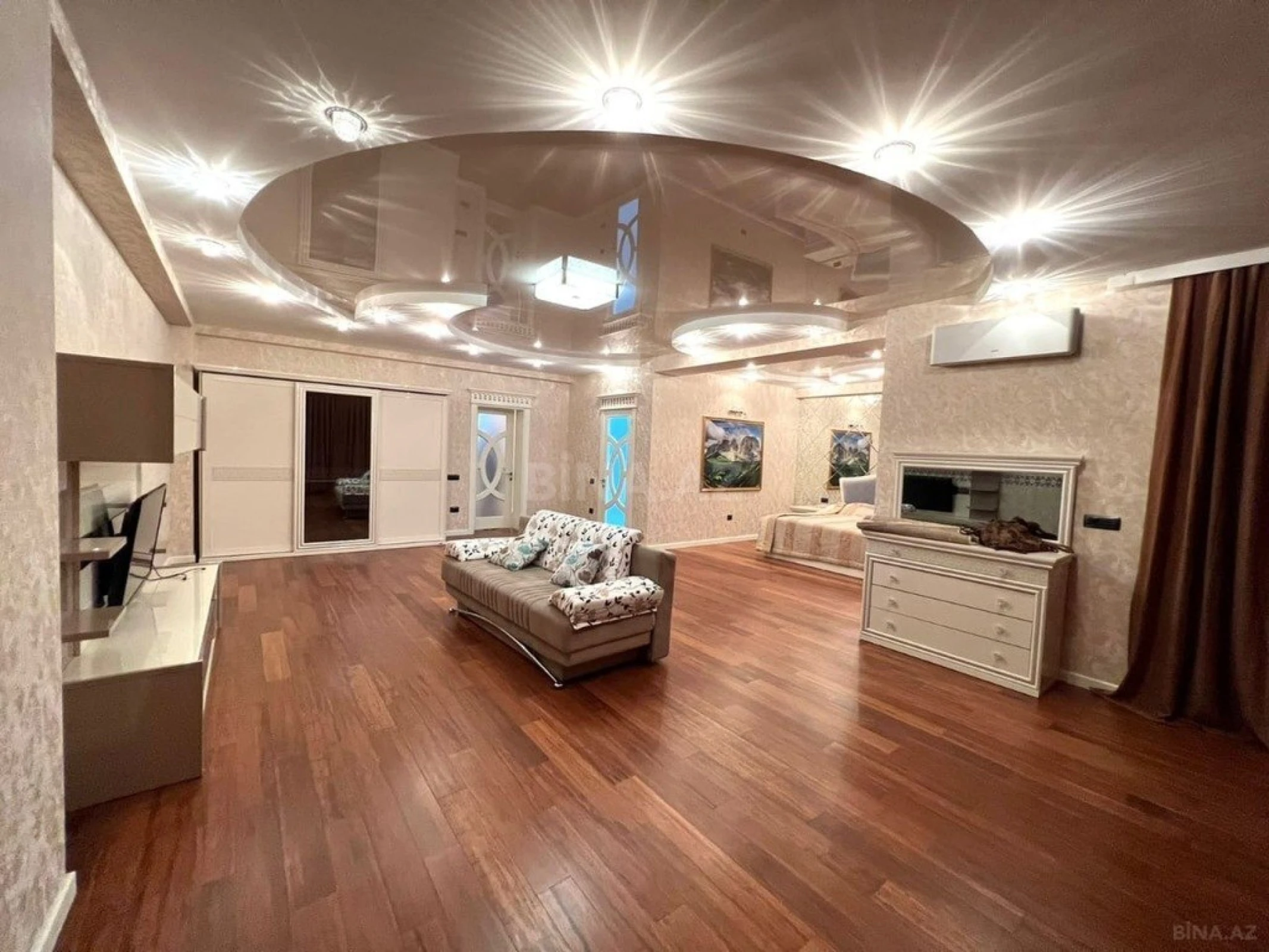 Kirayə verilir 5 otaqlı mənzil 400 m²