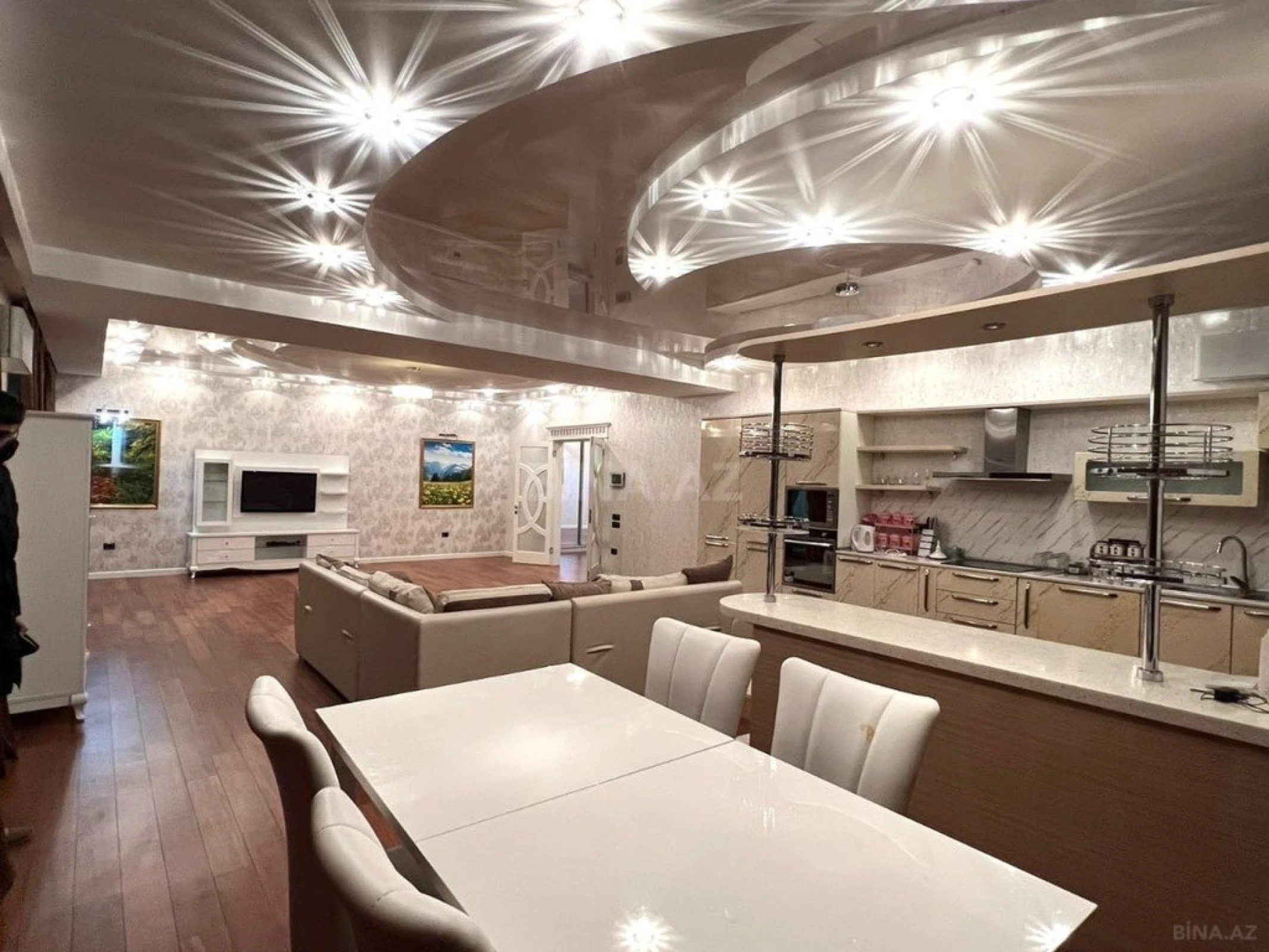 Kirayə verilir 5 otaqlı mənzil 400 m²