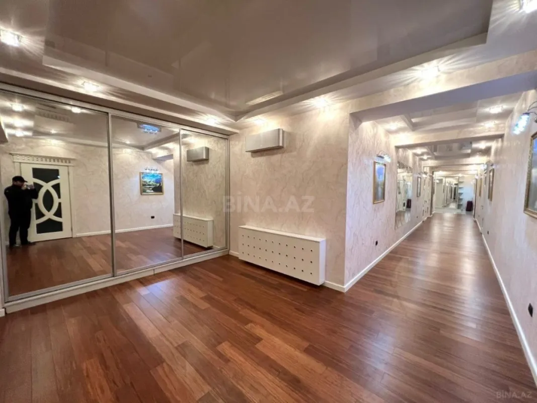 Kirayə verilir 5 otaqlı mənzil 400 m²