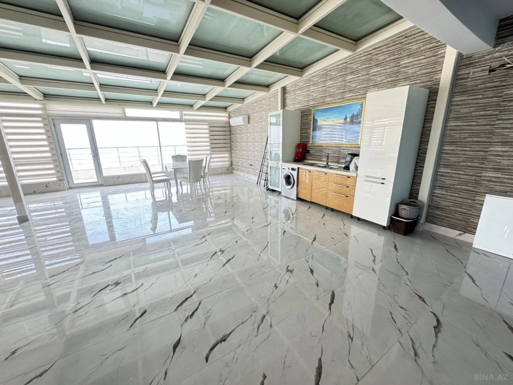 Kirayə verilir 5 otaqlı mənzil 400 m²