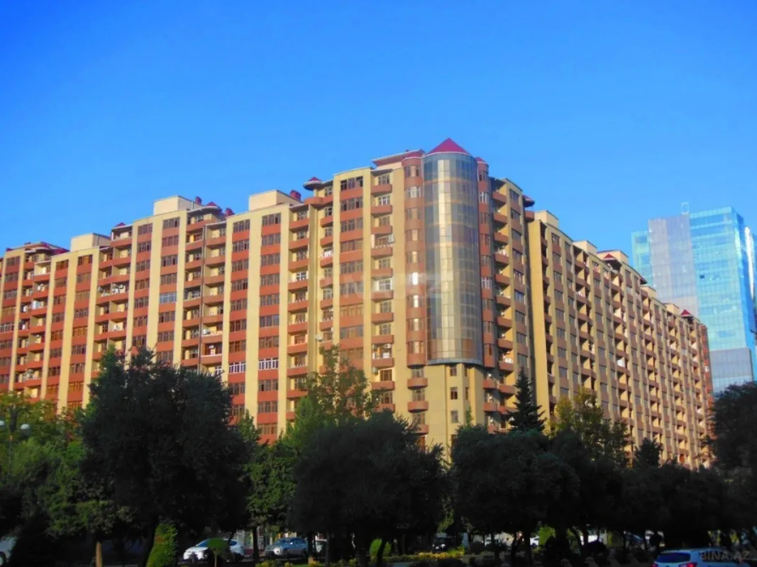 Satılır 3 otaqlı mənzil 137 m²