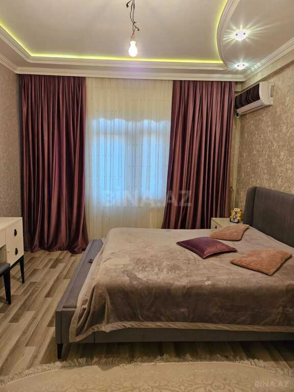 Satılır 3 otaqlı mənzil 137 m²