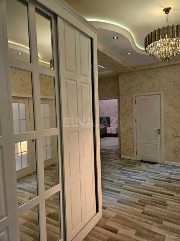 Satılır 3 otaqlı mənzil 137 m²