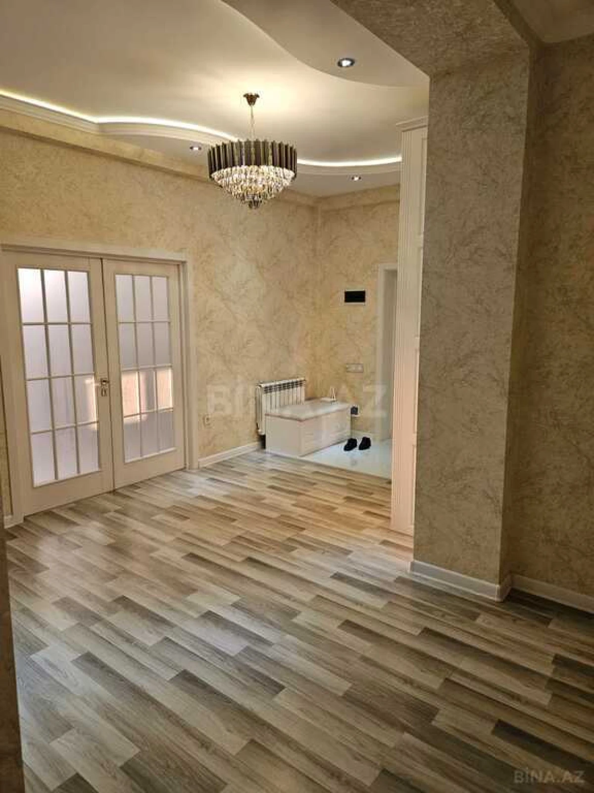 Satılır 3 otaqlı mənzil 137 m²