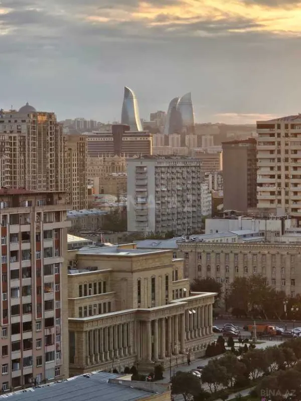 Satılır 3 otaqlı mənzil 137 m²
