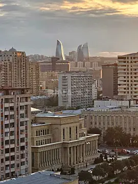 Satılır 3 otaqlı mənzil 137 m²