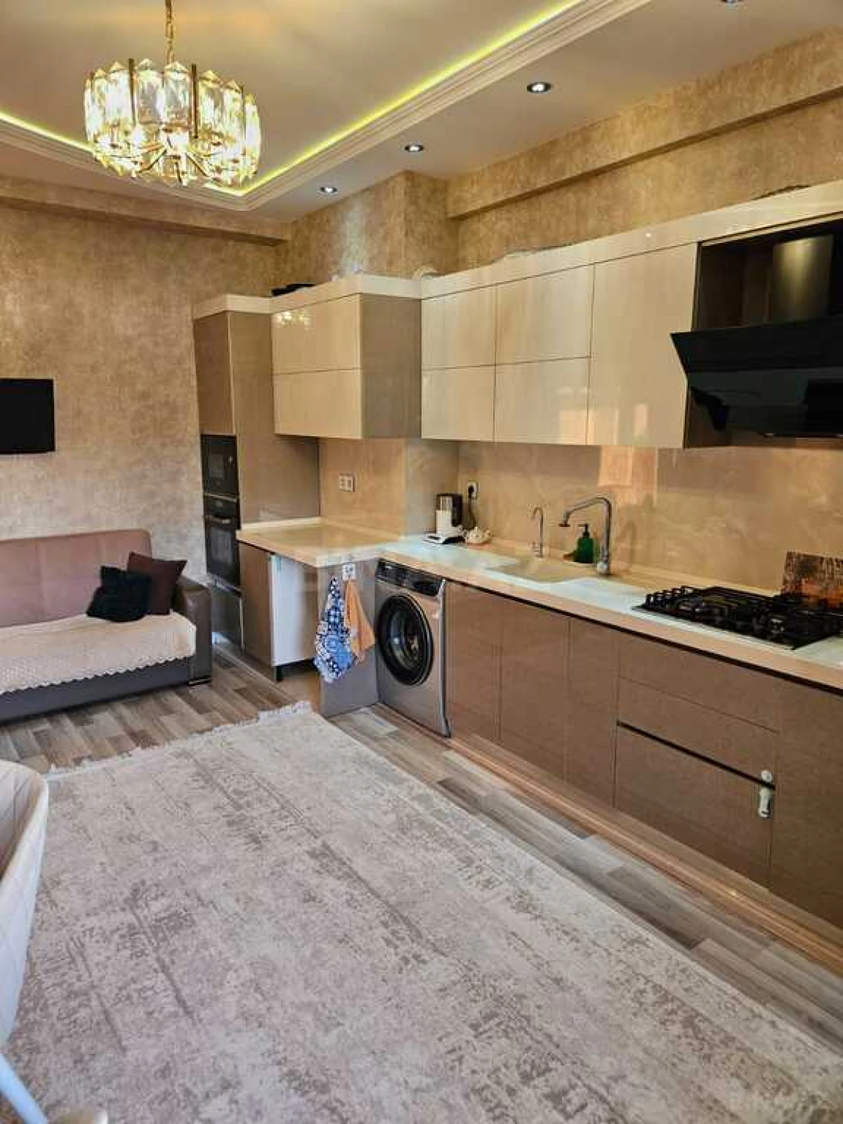 Satılır 3 otaqlı mənzil 137 m²