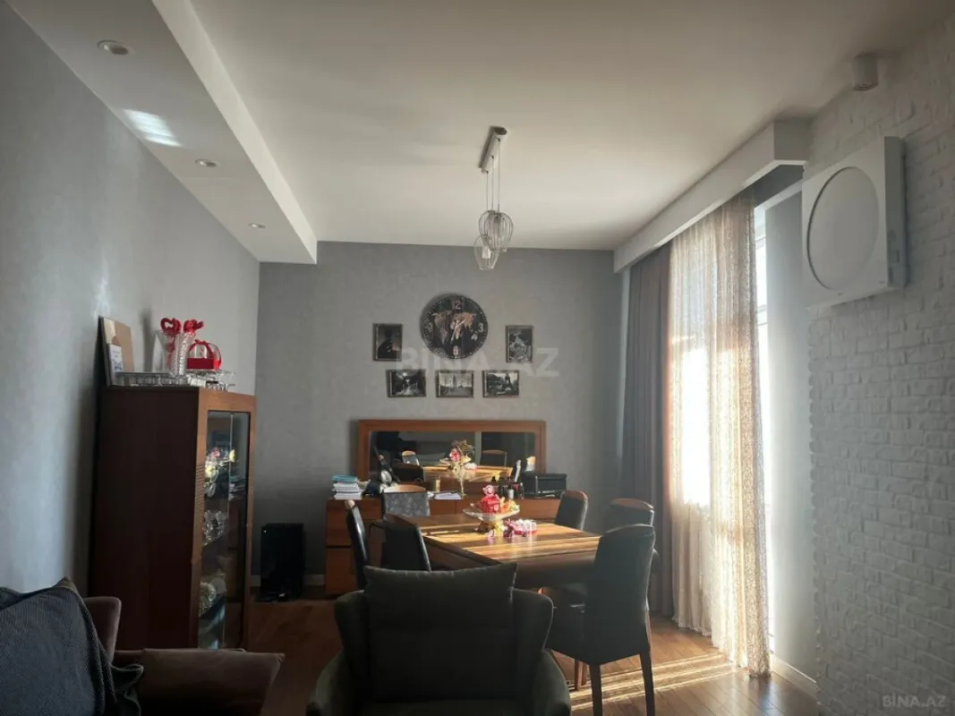 Satılır 3 otaqlı mənzil 115 m²