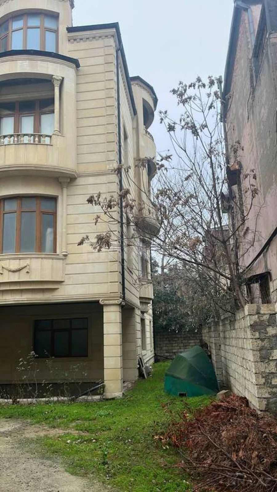 Satılır 7 otaqlı həyət evi 391 m²
