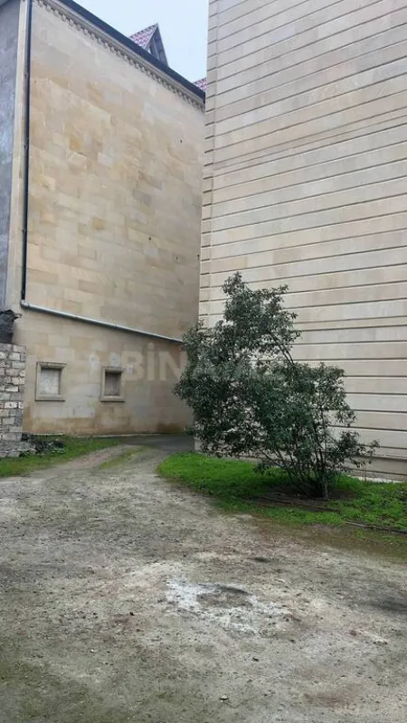 Satılır 7 otaqlı həyət evi 391 m²