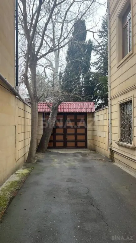 Satılır 7 otaqlı həyət evi 391 m²