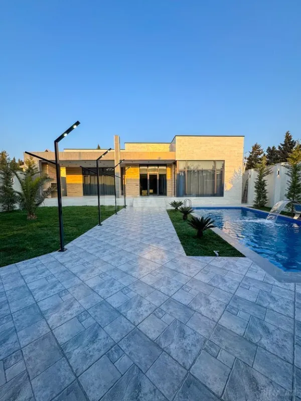Satılır 5 otaqlı həyət evi 220 m²