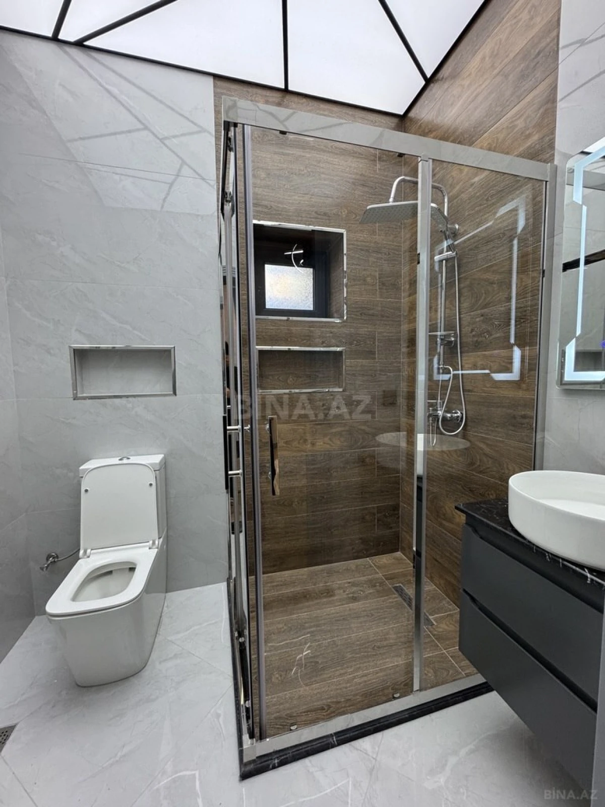 Satılır 5 otaqlı həyət evi 220 m²