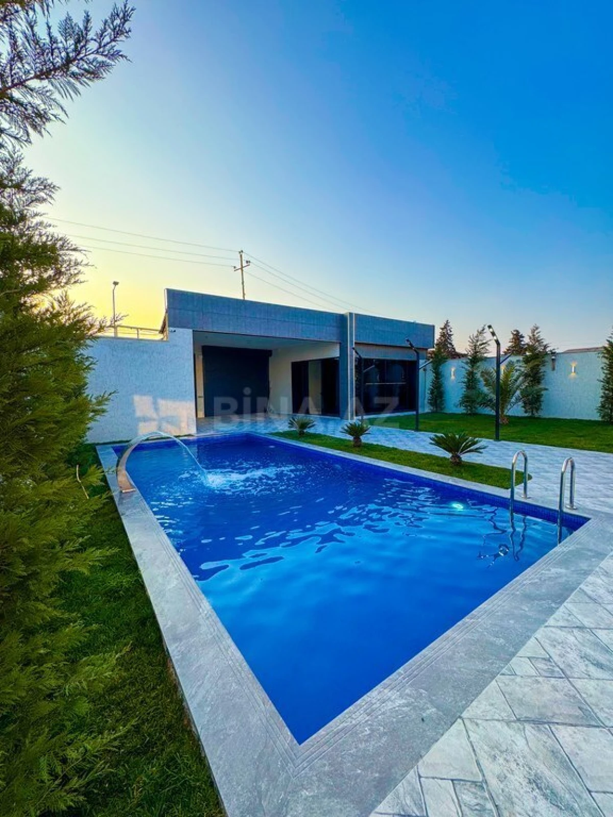 Satılır 5 otaqlı həyət evi 220 m²