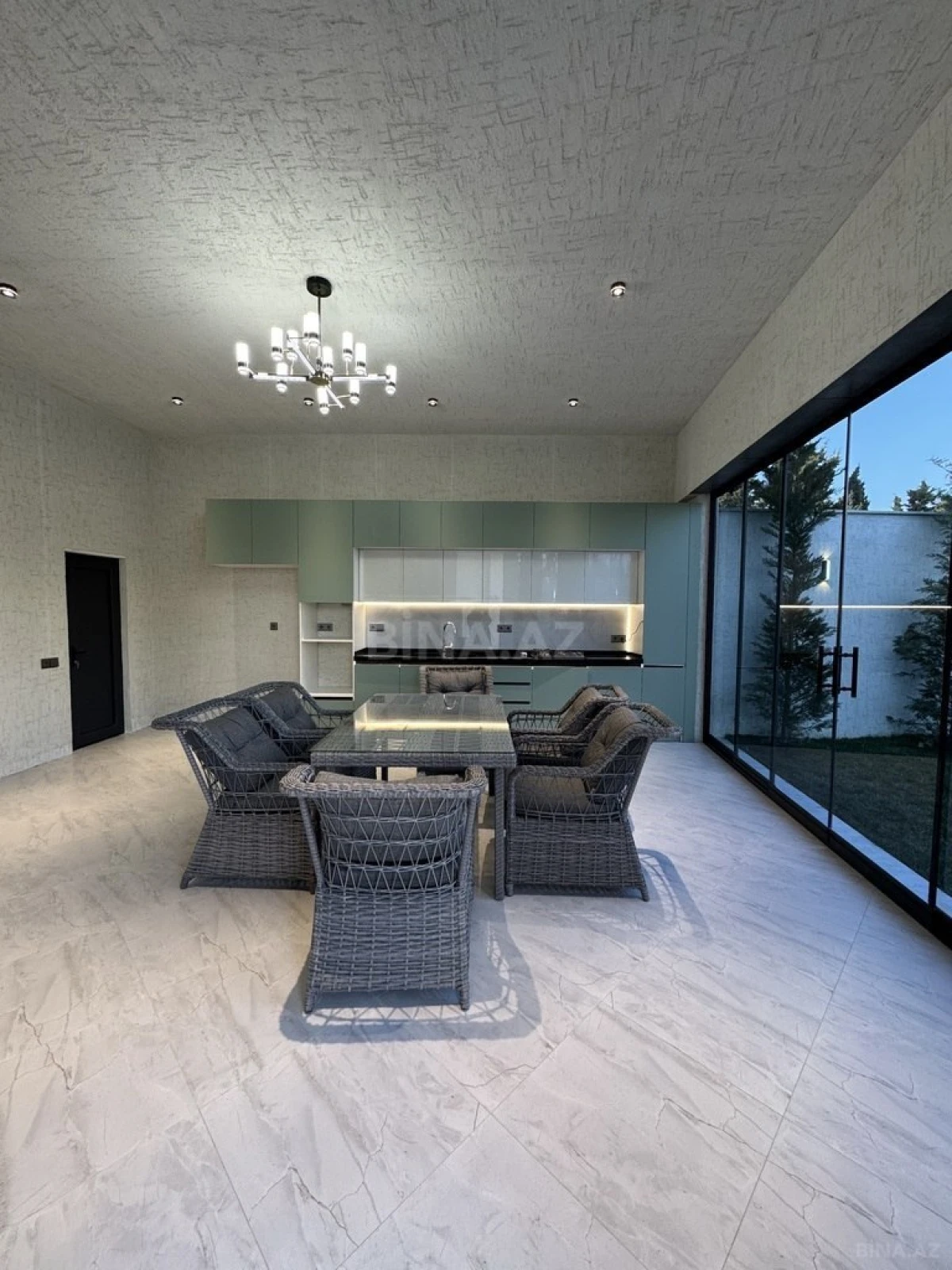 Satılır 5 otaqlı həyət evi 220 m²