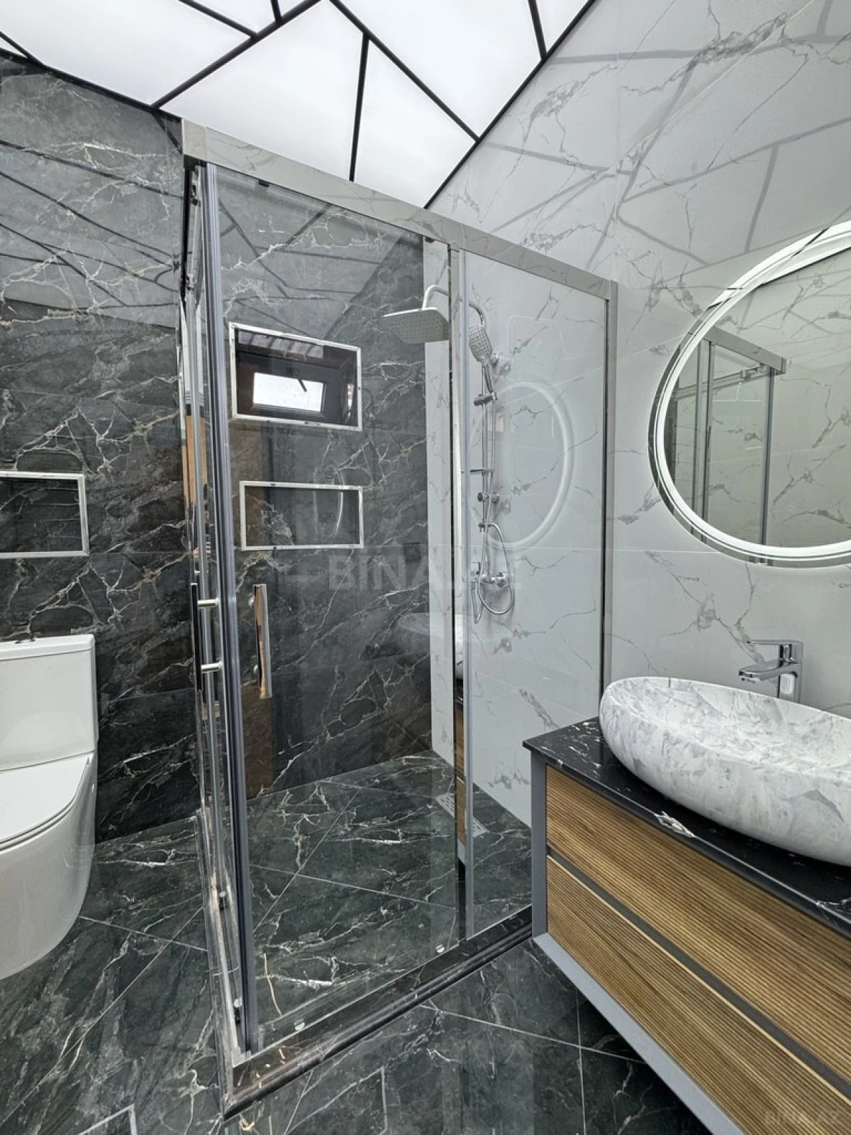 Satılır 5 otaqlı həyət evi 220 m²