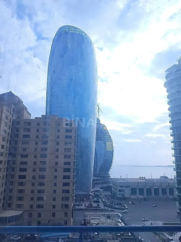 Satılır 15 otaqlı ofis 520 m²