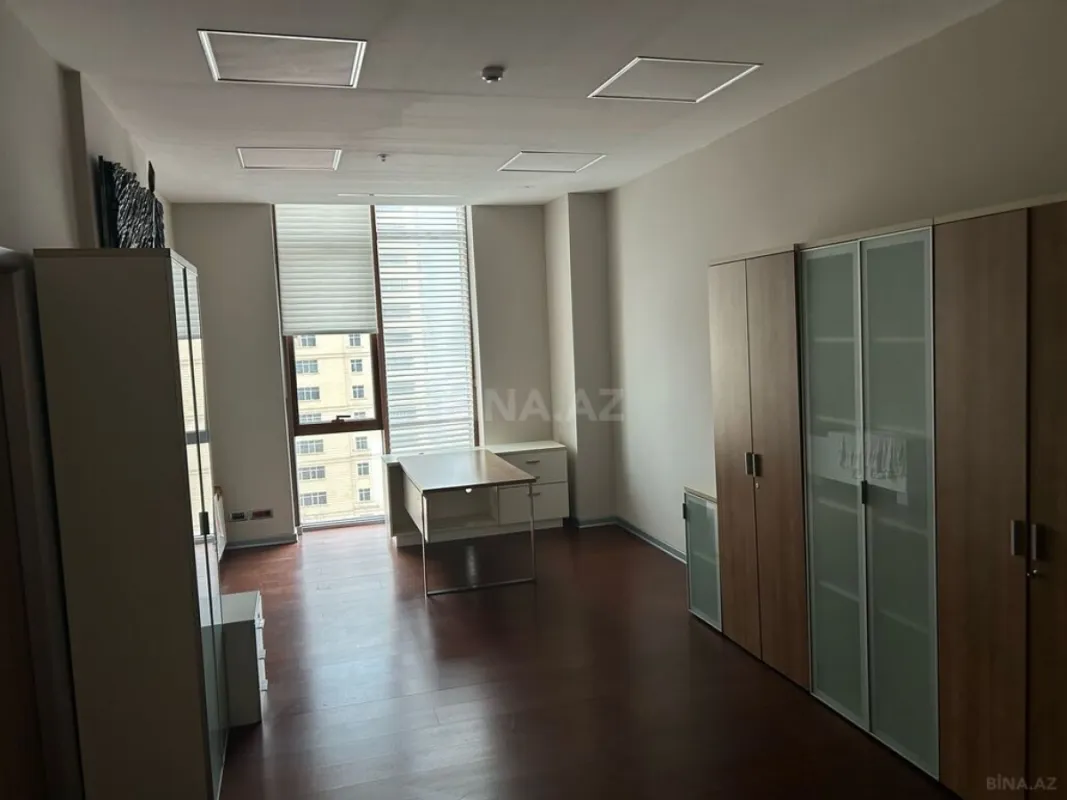 Satılır 15 otaqlı ofis 520 m²
