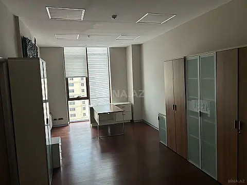 Satılır 15 otaqlı ofis 520 m²
