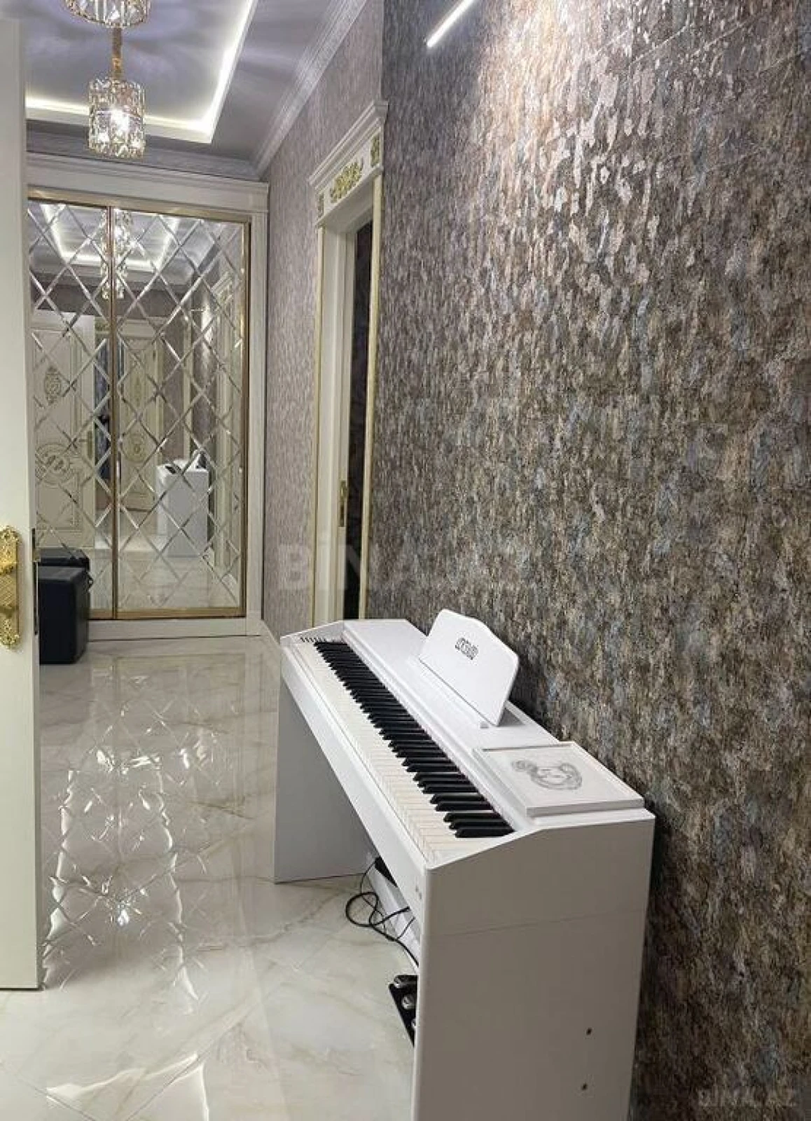Satılır 3 otaqlı mənzil 120 m²