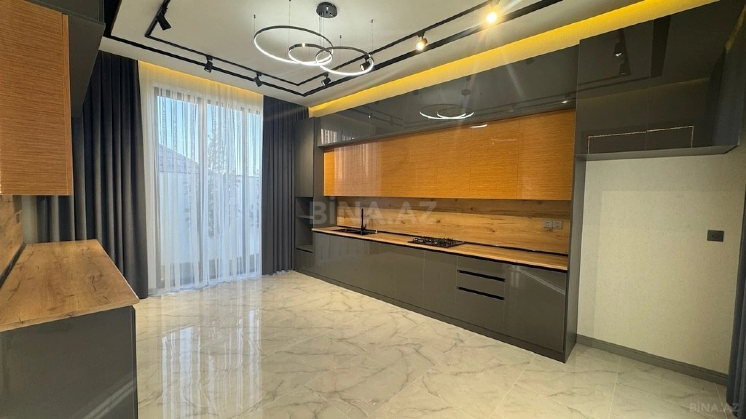 Satılır 4 otaqlı həyət evi 210 m²