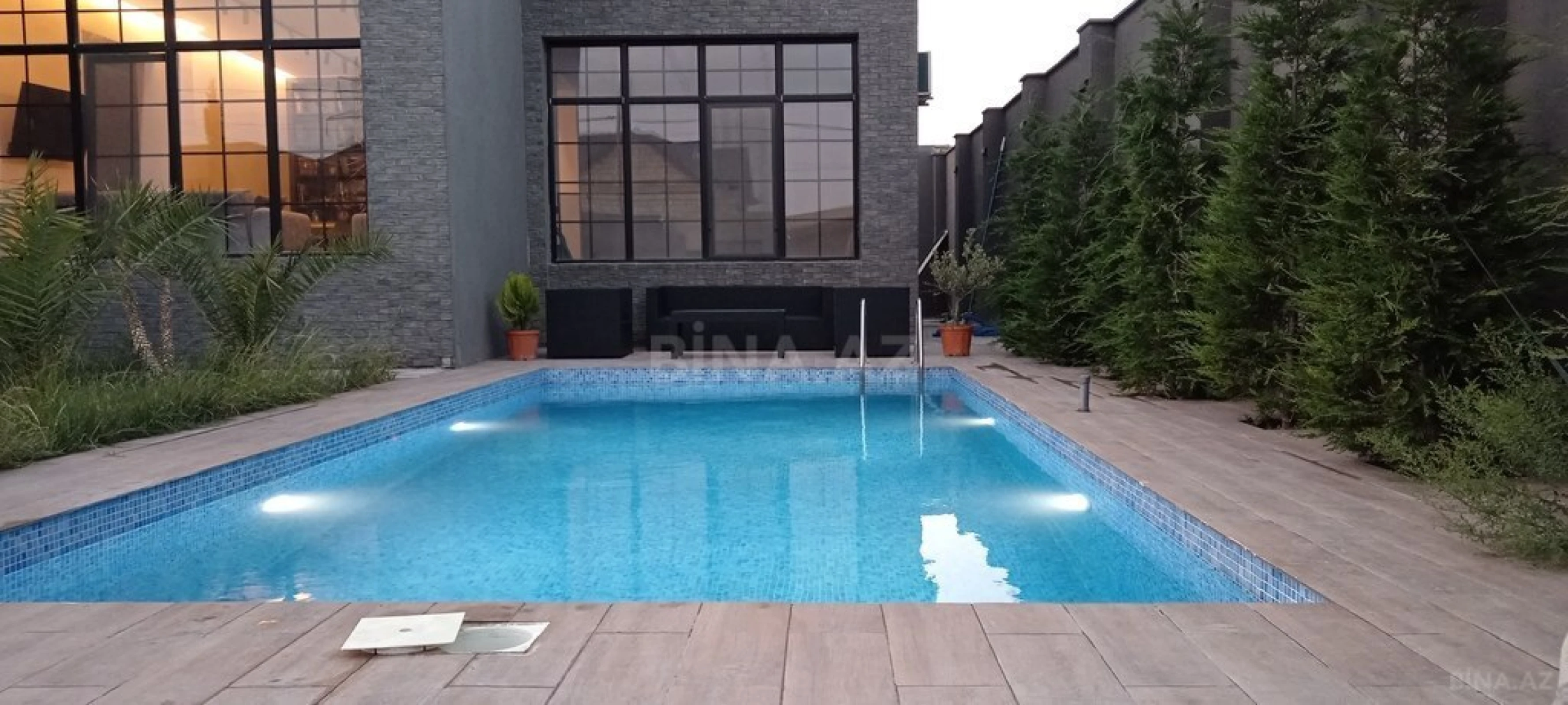 Kirayə verilir 7 otaqlı həyət evi 300 m²