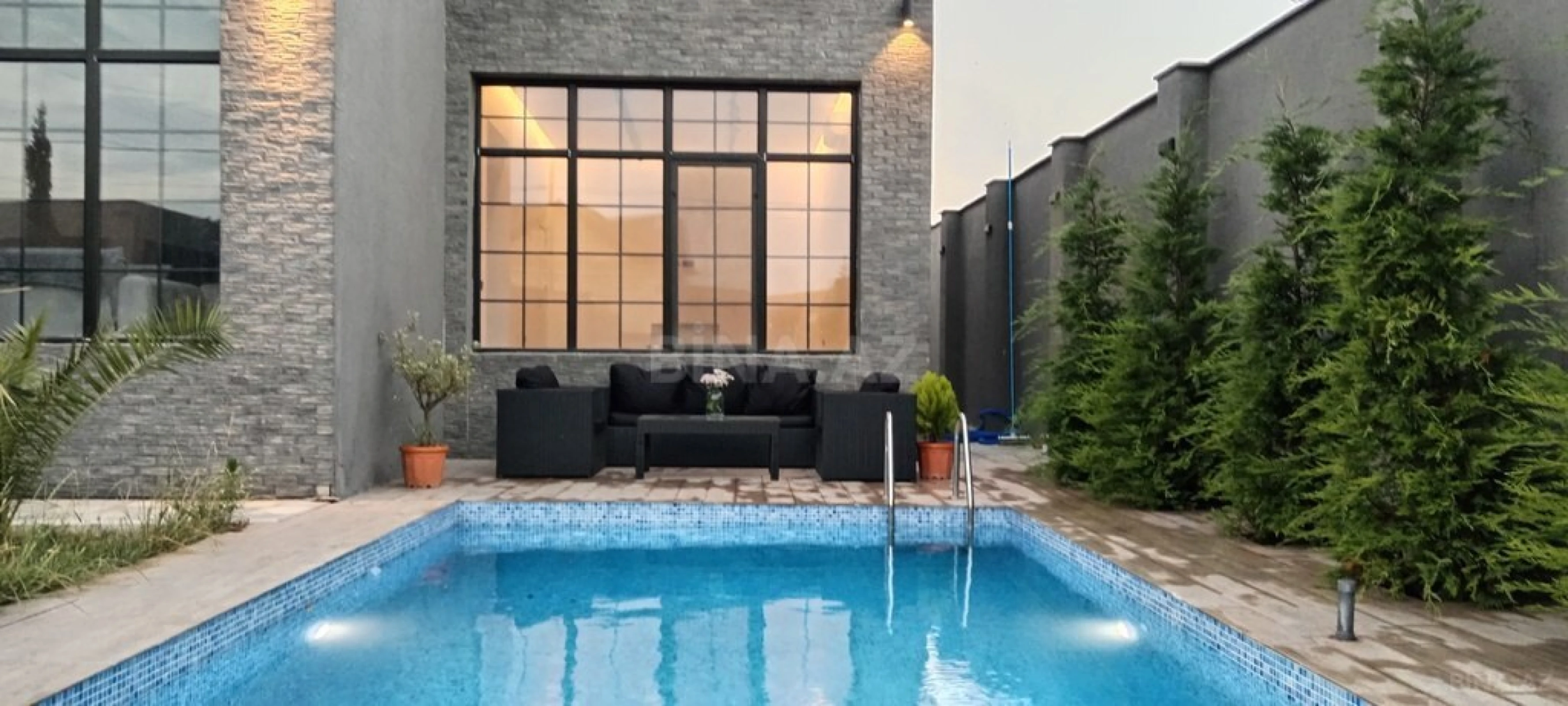 Kirayə verilir 7 otaqlı həyət evi 300 m²