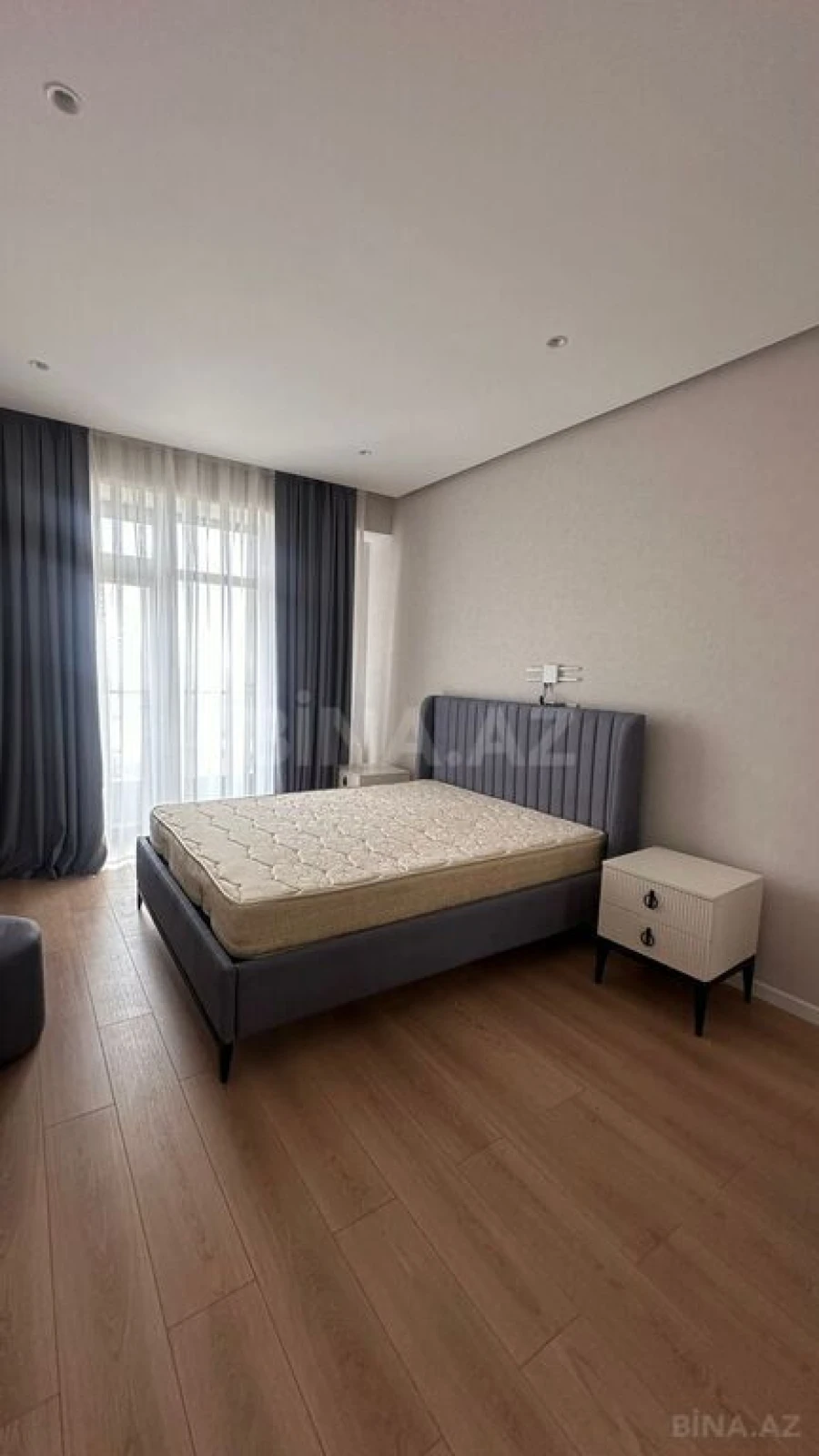 Kirayə verilir 3 otaqlı mənzil 160 m²