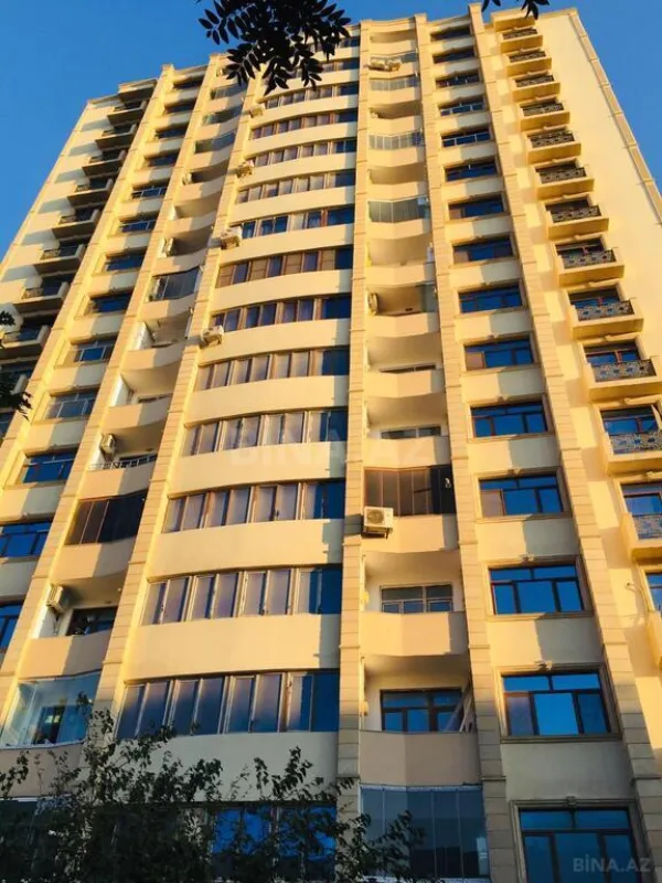 Satılır 4 otaqlı mənzil 230 m²