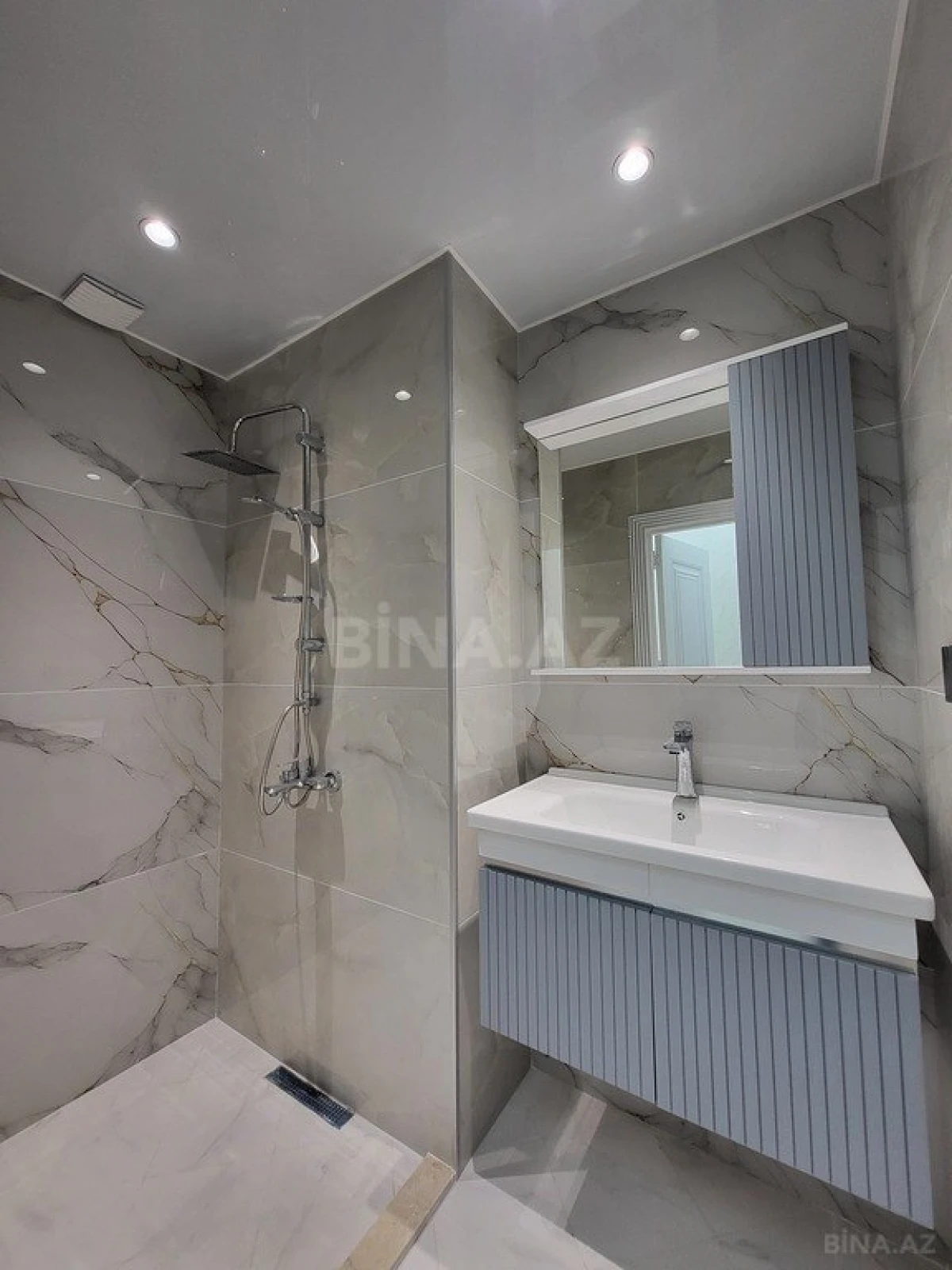 Satılır 3 otaqlı mənzil 96 m²